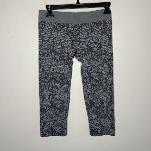 Fabletics Leggings Womens Small S Sebastian Grey Floral Crop Seamless - Picture 2 of 7